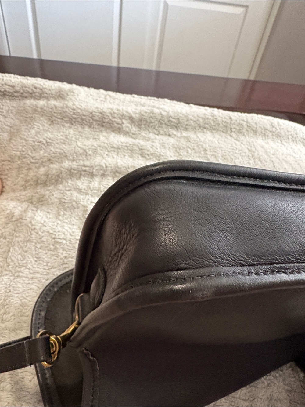Classic Black Leather Crossbody Shoulder Bag - Picture 6 of 11